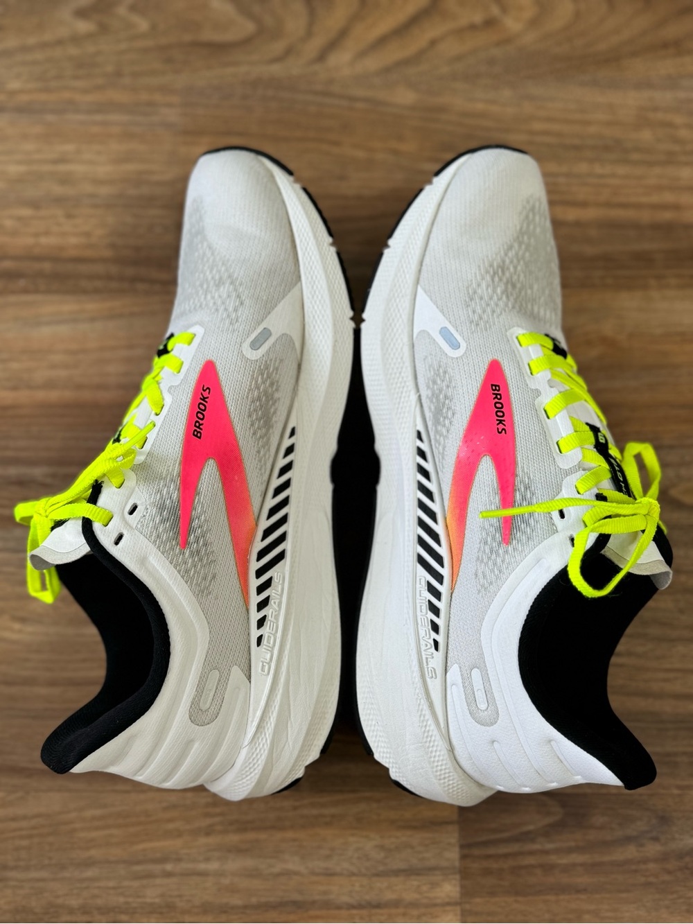 Brooks Launch GTS 9 Women’s Running Shoes White Pink Yellow Size 9.5 B - Picture 3 of 9